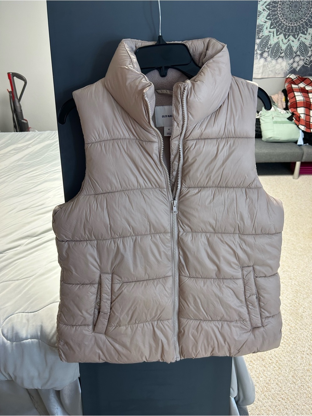 Old Navy Quilted Puffer Vest in Light Taupe
